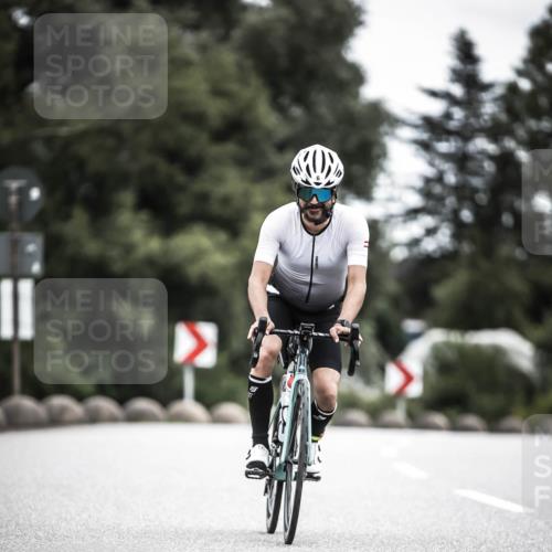 21.06.2026 - 29. Vierlanden-Triathlon H.Heesch http://msf.ph/oto/9851548 21.06.2026 12:03:36 Radfahren 6, 840 meine-sportfotos.de