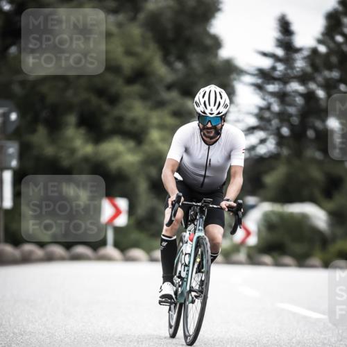 21.06.2026 - 29. Vierlanden-Triathlon H.Heesch http://msf.ph/oto/9851552 21.06.2026 12:03:37 Radfahren 6, 840 meine-sportfotos.de