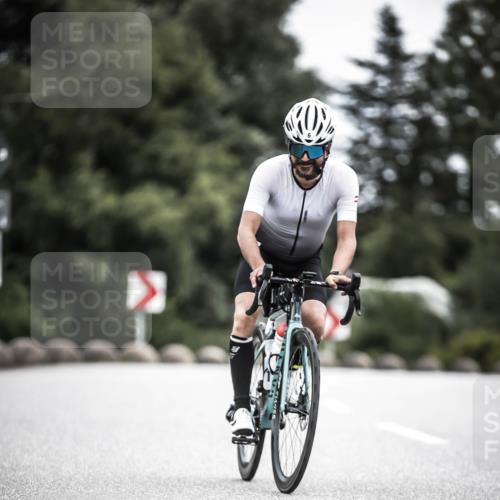 21.06.2026 - 29. Vierlanden-Triathlon H.Heesch http://msf.ph/oto/9851556 21.06.2026 12:03:37 Radfahren 6, 840 meine-sportfotos.de