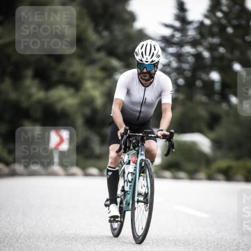 21.06.2026 - 29. Vierlanden-Triathlon H.Heesch http://msf.ph/oto/9851557 21.06.2026 12:03:37 Radfahren 6, 840 meine-sportfotos.de