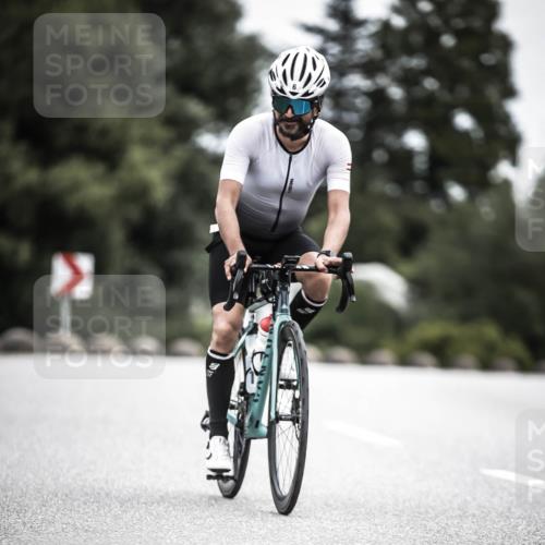 21.06.2026 - 29. Vierlanden-Triathlon H.Heesch http://msf.ph/oto/9851560 21.06.2026 12:03:37 Radfahren 6, 840 meine-sportfotos.de