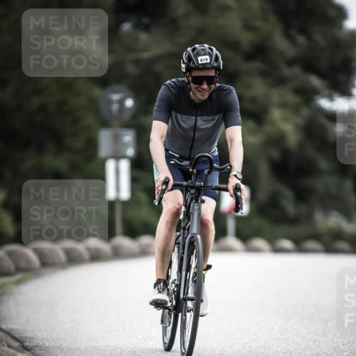 21.06.2026 - 29. Vierlanden-Triathlon H.Heesch http://msf.ph/oto/9851568 21.06.2026 12:03:53 Radfahren 819 meine-sportfotos.de