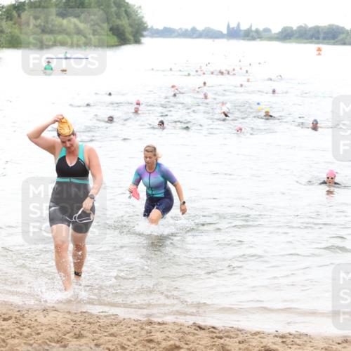 21.06.2026 - 29. Vierlanden-Triathlon Andreas Tolksdorf http://msf.ph/oto/9851598 21.06.2026 10:18:01 Schwimmen 514, 557, 563, 565 meine-sportfotos.de
