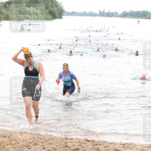 21.06.2026 - 29. Vierlanden-Triathlon Andreas Tolksdorf http://msf.ph/oto/9851601 21.06.2026 10:18:01 Schwimmen 514, 557, 563, 565 meine-sportfotos.de