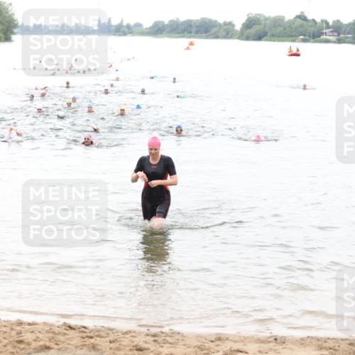 21.06.2026 - 29. Vierlanden-Triathlon Andreas Tolksdorf http://msf.ph/oto/9851603 21.06.2026 10:18:06 Schwimmen 494, 514, 565 meine-sportfotos.de