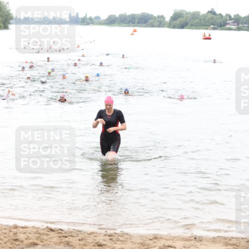 21.06.2026 - 29. Vierlanden-Triathlon Andreas Tolksdorf http://msf.ph/oto/9851606 21.06.2026 10:18:07 Schwimmen 494, 514, 565 meine-sportfotos.de