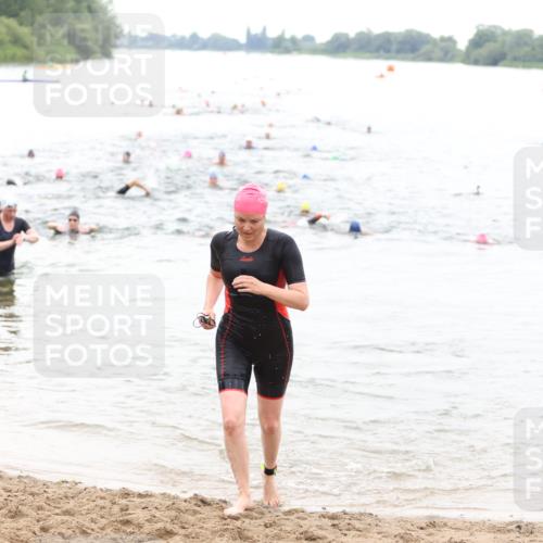 21.06.2026 - 29. Vierlanden-Triathlon Andreas Tolksdorf http://msf.ph/oto/9851631 21.06.2026 10:18:11 Schwimmen 494, 592 meine-sportfotos.de