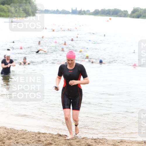 21.06.2026 - 29. Vierlanden-Triathlon Andreas Tolksdorf http://msf.ph/oto/9851636 21.06.2026 10:18:11 Schwimmen 494, 592 meine-sportfotos.de