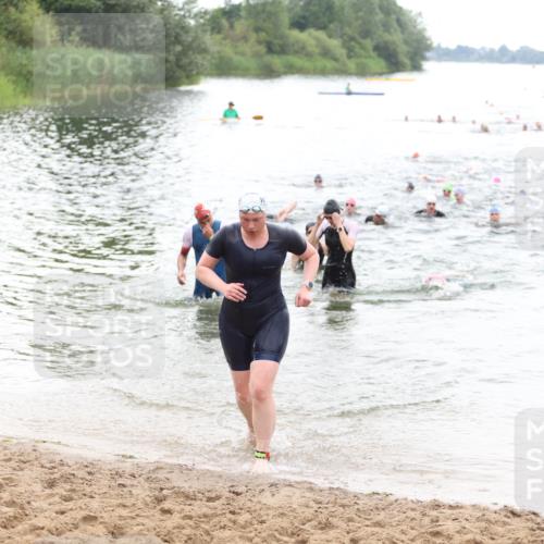 21.06.2026 - 29. Vierlanden-Triathlon Andreas Tolksdorf http://msf.ph/oto/9851653 21.06.2026 10:18:18 Schwimmen 494, 499, 571, 592, 606, 618 meine-sportfotos.de