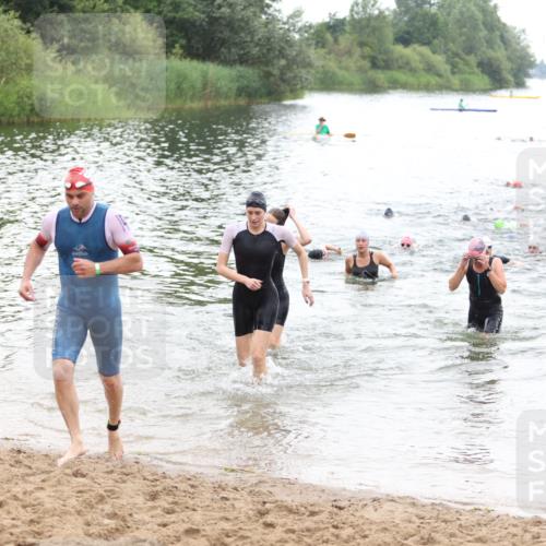 21.06.2026 - 29. Vierlanden-Triathlon Andreas Tolksdorf http://msf.ph/oto/9851693 21.06.2026 10:18:22 Schwimmen 499, 513, 539, 571, 582, 592, 605, 606, 618 meine-sportfotos.de