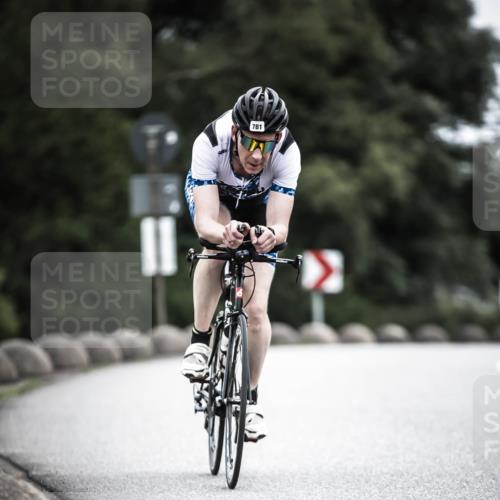 21.06.2026 - 29. Vierlanden-Triathlon H.Heesch http://msf.ph/oto/9851821 21.06.2026 12:05:01 Radfahren 245, 781, 882, 964 meine-sportfotos.de