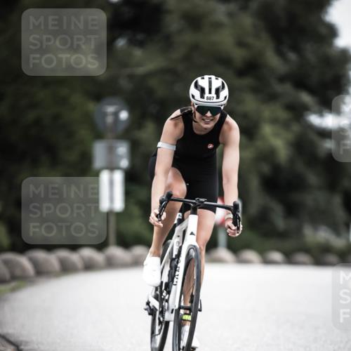 21.06.2026 - 29. Vierlanden-Triathlon H.Heesch http://msf.ph/oto/9851878 21.06.2026 12:05:11 Radfahren 882, 887 meine-sportfotos.de