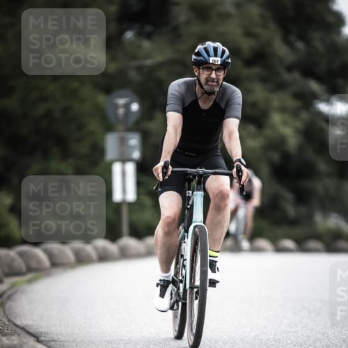 21.06.2026 - 29. Vierlanden-Triathlon H.Heesch http://msf.ph/oto/9852034 21.06.2026 12:05:42 Radfahren 721, 767, 842, 849, 874, 879, 918 meine-sportfotos.de