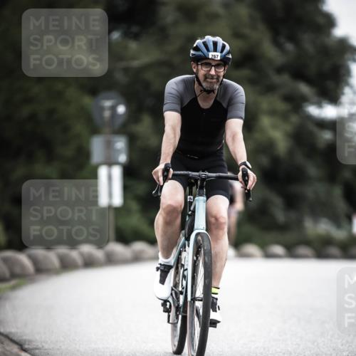 21.06.2026 - 29. Vierlanden-Triathlon H.Heesch http://msf.ph/oto/9852037 21.06.2026 12:05:42 Radfahren 721, 767, 842, 849, 874, 879, 918 meine-sportfotos.de
