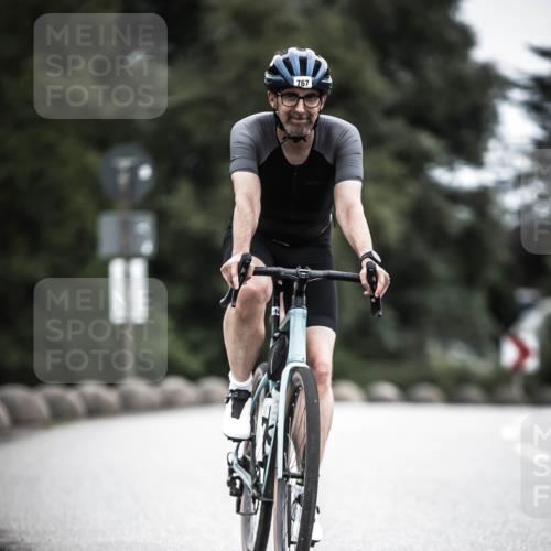 21.06.2026 - 29. Vierlanden-Triathlon H.Heesch http://msf.ph/oto/9852040 21.06.2026 12:05:42 Radfahren 721, 767, 842, 849, 874, 879, 918 meine-sportfotos.de