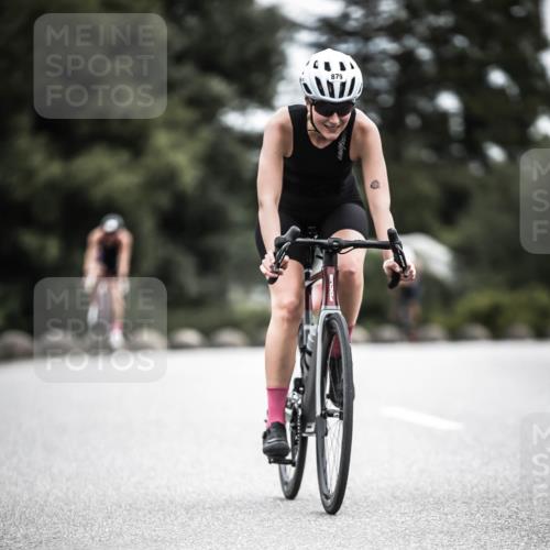 21.06.2026 - 29. Vierlanden-Triathlon H.Heesch http://msf.ph/oto/9852106 21.06.2026 12:05:49 Radfahren 721, 827, 879, 918, 942, 955 meine-sportfotos.de