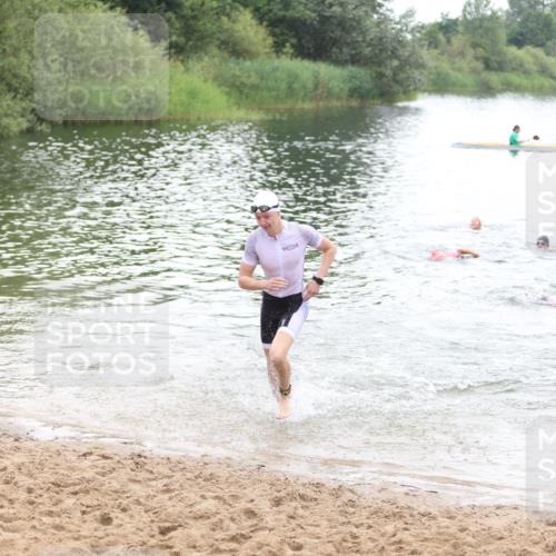 21.06.2026 - 29. Vierlanden-Triathlon Andreas Tolksdorf http://msf.ph/oto/9852345 21.06.2026 10:20:05 Schwimmen 304, 314, 484, 572 meine-sportfotos.de