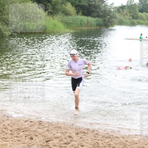 21.06.2026 - 29. Vierlanden-Triathlon Andreas Tolksdorf http://msf.ph/oto/9852346 21.06.2026 10:20:05 Schwimmen 304, 314, 484, 572 meine-sportfotos.de