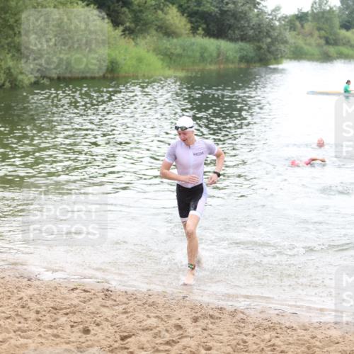 21.06.2026 - 29. Vierlanden-Triathlon Andreas Tolksdorf http://msf.ph/oto/9852347 21.06.2026 10:20:05 Schwimmen 304, 314, 484, 572 meine-sportfotos.de