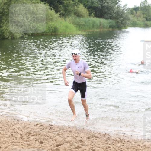 21.06.2026 - 29. Vierlanden-Triathlon Andreas Tolksdorf http://msf.ph/oto/9852352 21.06.2026 10:20:05 Schwimmen 304, 314, 484, 572 meine-sportfotos.de