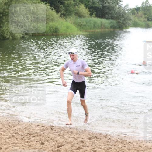 21.06.2026 - 29. Vierlanden-Triathlon Andreas Tolksdorf http://msf.ph/oto/9852353 21.06.2026 10:20:05 Schwimmen 304, 314, 484, 572 meine-sportfotos.de