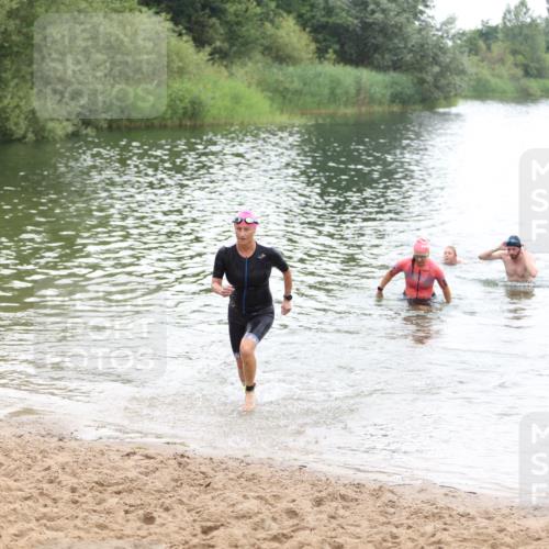 21.06.2026 - 29. Vierlanden-Triathlon Andreas Tolksdorf http://msf.ph/oto/9852360 21.06.2026 10:20:13 Schwimmen 366, 559, 572, 616 meine-sportfotos.de