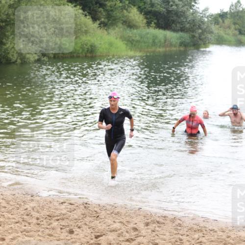 21.06.2026 - 29. Vierlanden-Triathlon Andreas Tolksdorf http://msf.ph/oto/9852361 21.06.2026 10:20:13 Schwimmen 366, 559, 572, 616 meine-sportfotos.de