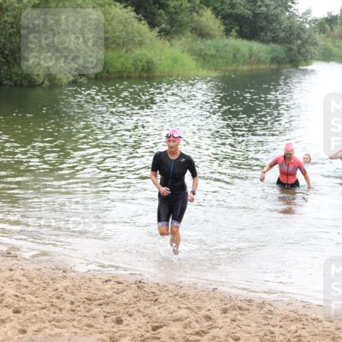 21.06.2026 - 29. Vierlanden-Triathlon Andreas Tolksdorf http://msf.ph/oto/9852364 21.06.2026 10:20:13 Schwimmen 366, 559, 572, 616 meine-sportfotos.de