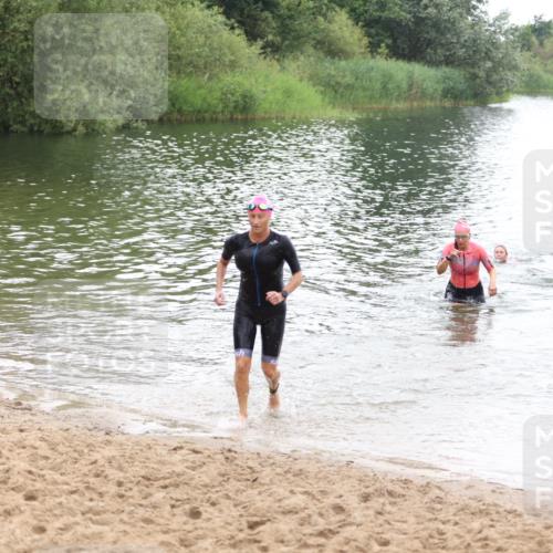 21.06.2026 - 29. Vierlanden-Triathlon Andreas Tolksdorf http://msf.ph/oto/9852368 21.06.2026 10:20:13 Schwimmen 366, 559, 572, 616 meine-sportfotos.de