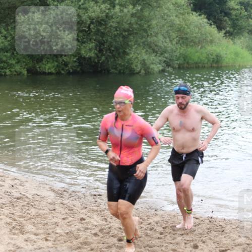 21.06.2026 - 29. Vierlanden-Triathlon Andreas Tolksdorf http://msf.ph/oto/9852388 21.06.2026 10:20:21 Schwimmen 366, 489, 559, 616, 619 meine-sportfotos.de