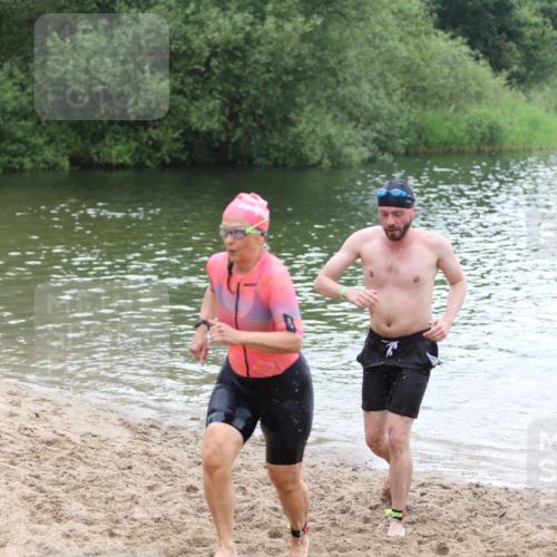 21.06.2026 - 29. Vierlanden-Triathlon Andreas Tolksdorf http://msf.ph/oto/9852390 21.06.2026 10:20:21 Schwimmen 366, 489, 559, 616, 619 meine-sportfotos.de