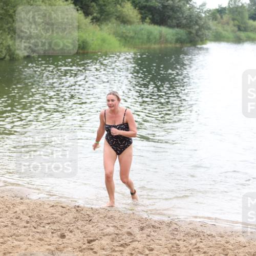 21.06.2026 - 29. Vierlanden-Triathlon Andreas Tolksdorf http://msf.ph/oto/9852392 21.06.2026 10:20:25 Schwimmen 489, 559, 616, 619 meine-sportfotos.de