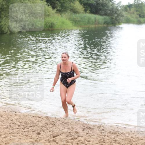 21.06.2026 - 29. Vierlanden-Triathlon Andreas Tolksdorf http://msf.ph/oto/9852394 21.06.2026 10:20:25 Schwimmen 489, 559, 616, 619 meine-sportfotos.de