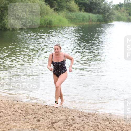 21.06.2026 - 29. Vierlanden-Triathlon Andreas Tolksdorf http://msf.ph/oto/9852398 21.06.2026 10:20:25 Schwimmen 489, 559, 616, 619 meine-sportfotos.de