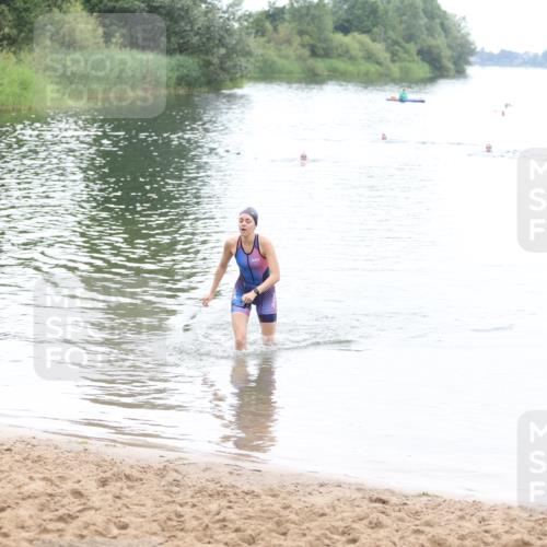 21.06.2026 - 29. Vierlanden-Triathlon Andreas Tolksdorf http://msf.ph/oto/9852404 21.06.2026 10:21:05 Schwimmen 576 meine-sportfotos.de