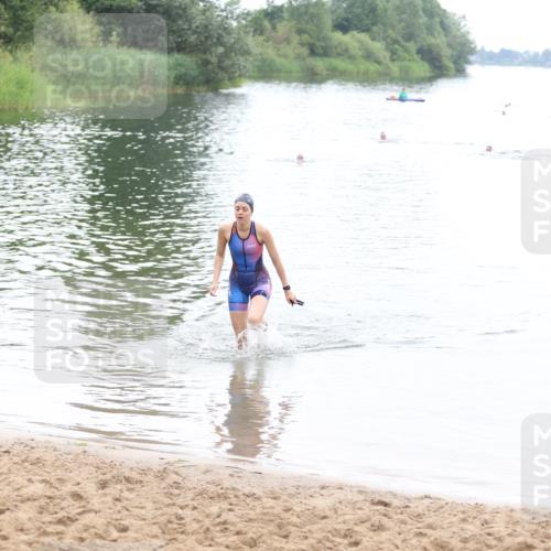 21.06.2026 - 29. Vierlanden-Triathlon Andreas Tolksdorf http://msf.ph/oto/9852407 21.06.2026 10:21:05 Schwimmen 576 meine-sportfotos.de