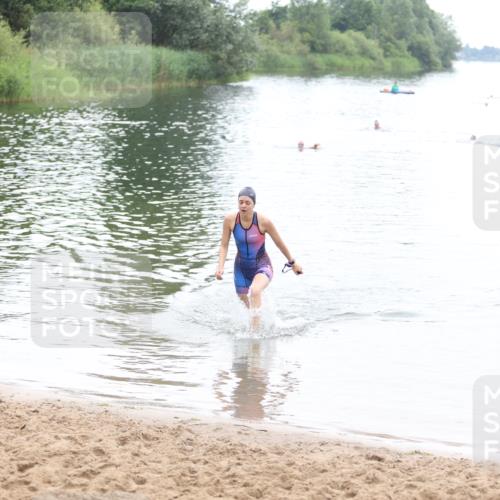 21.06.2026 - 29. Vierlanden-Triathlon Andreas Tolksdorf http://msf.ph/oto/9852410 21.06.2026 10:21:05 Schwimmen 576 meine-sportfotos.de