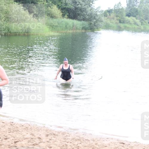 21.06.2026 - 29. Vierlanden-Triathlon Andreas Tolksdorf http://msf.ph/oto/9852443 21.06.2026 10:22:07 Schwimmen 525, 617, 623 meine-sportfotos.de