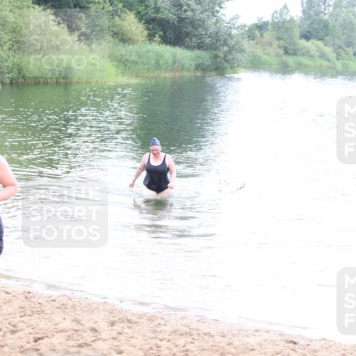 21.06.2026 - 29. Vierlanden-Triathlon Andreas Tolksdorf http://msf.ph/oto/9852444 21.06.2026 10:22:07 Schwimmen 525, 617, 623 meine-sportfotos.de