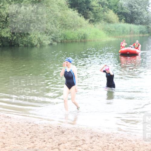 21.06.2026 - 29. Vierlanden-Triathlon Andreas Tolksdorf http://msf.ph/oto/9852476 21.06.2026 10:23:49 Schwimmen 560 meine-sportfotos.de