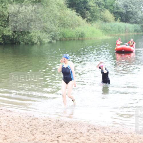 21.06.2026 - 29. Vierlanden-Triathlon Andreas Tolksdorf http://msf.ph/oto/9852477 21.06.2026 10:23:49 Schwimmen 560 meine-sportfotos.de