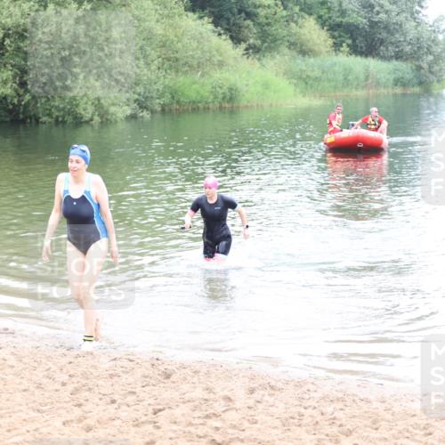 21.06.2026 - 29. Vierlanden-Triathlon Andreas Tolksdorf http://msf.ph/oto/9852479 21.06.2026 10:23:50 Schwimmen 560 meine-sportfotos.de