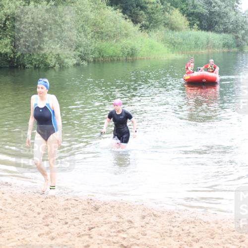 21.06.2026 - 29. Vierlanden-Triathlon Andreas Tolksdorf http://msf.ph/oto/9852481 21.06.2026 10:23:51 Schwimmen 560 meine-sportfotos.de