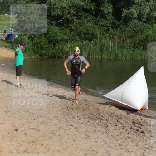 21.06.2026 - 29. Vierlanden-Triathlon Andreas Tolksdorf http://msf.ph/oto/9852585 21.06.2026 08:33:31 Schwimmen 9, 111 meine-sportfotos.de
