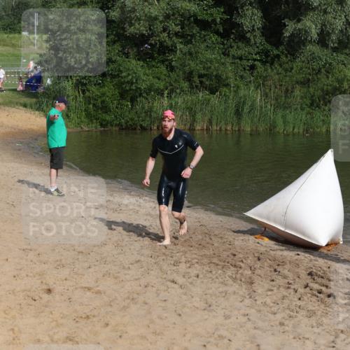 21.06.2026 - 29. Vierlanden-Triathlon Andreas Tolksdorf http://msf.ph/oto/9852598 21.06.2026 08:33:35 Schwimmen 9, 111 meine-sportfotos.de