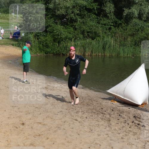 21.06.2026 - 29. Vierlanden-Triathlon Andreas Tolksdorf http://msf.ph/oto/9852599 21.06.2026 08:33:35 Schwimmen 9, 111 meine-sportfotos.de