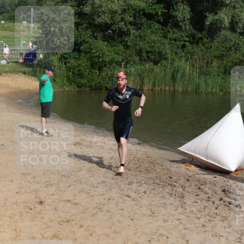 21.06.2026 - 29. Vierlanden-Triathlon Andreas Tolksdorf http://msf.ph/oto/9852600 21.06.2026 08:33:35 Schwimmen 9, 111 meine-sportfotos.de