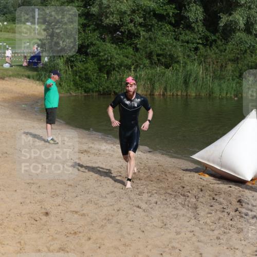 21.06.2026 - 29. Vierlanden-Triathlon Andreas Tolksdorf http://msf.ph/oto/9852601 21.06.2026 08:33:35 Schwimmen 9, 111 meine-sportfotos.de