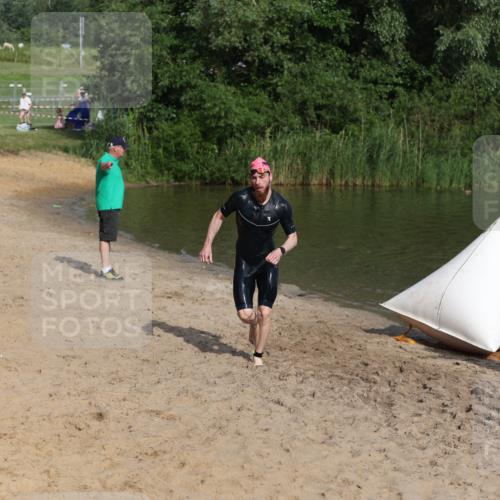 21.06.2026 - 29. Vierlanden-Triathlon Andreas Tolksdorf http://msf.ph/oto/9852602 21.06.2026 08:33:35 Schwimmen 9, 111 meine-sportfotos.de