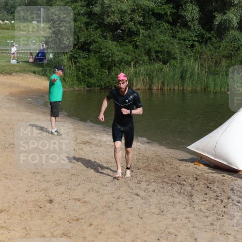 21.06.2026 - 29. Vierlanden-Triathlon Andreas Tolksdorf http://msf.ph/oto/9852603 21.06.2026 08:33:35 Schwimmen 9, 111 meine-sportfotos.de